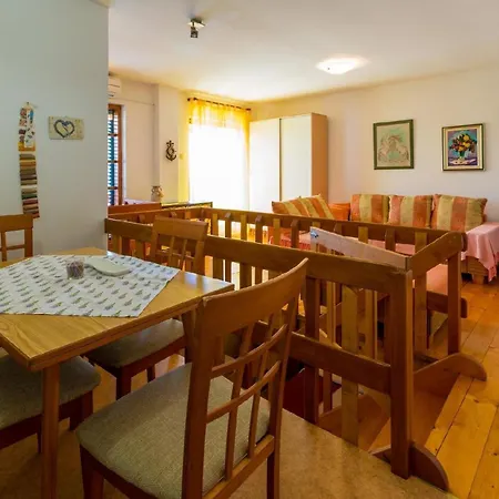 Fuer 5 Personen Ca 75 Qm In Crikvenica, Kvarner Bucht Und Umgebung 茨里克韦尼察